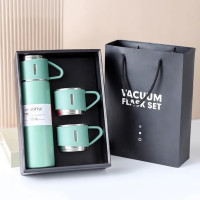 Термос із нержавіючої сталі 500 мл із кружечками в подарунковому пакованні
