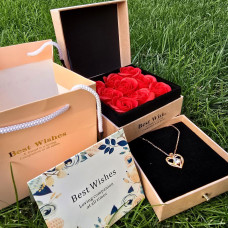 Набір мильних троянд Best Wishes 9 штук у рожевій подарунковій скриньці з кулоном