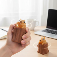 Игрушка антистресс "Выпрыгивающая белка" фуфлик Белочка из пенька (коричневая)